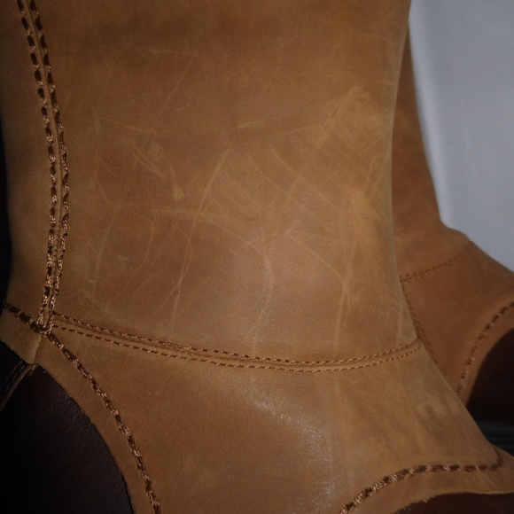 New UGG Miko Waterproof Leather Boots - Picture 6 of 10